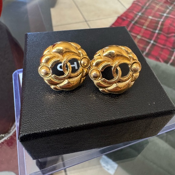 24k Gold Plated Chanel vintage clip on earrings cc - Picture 1 of 7